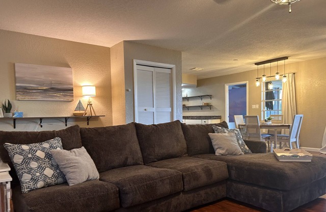 Lakefront Home Air Hockey, Pool Table & Fast Wi-Fi