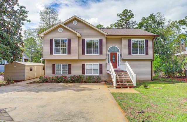 Lakefront Home w/Private Boat Dock on Lake Lanier