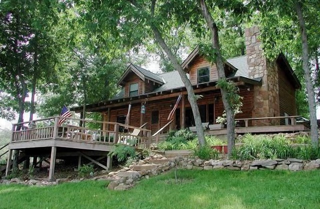 Lakefront home with dock at 55 mile marker Coffman Bend area