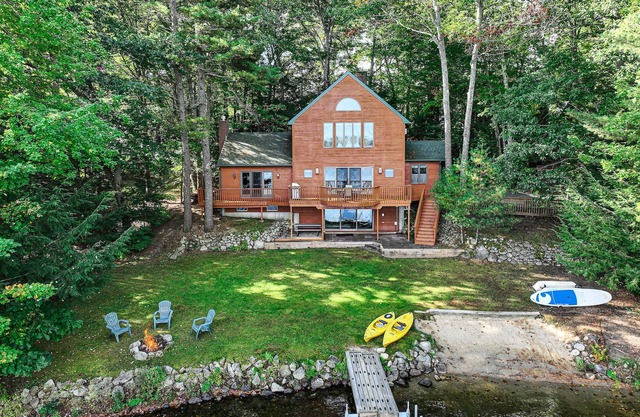 Lakefront home with amazing sunrise & sunset views, game tables & water toys