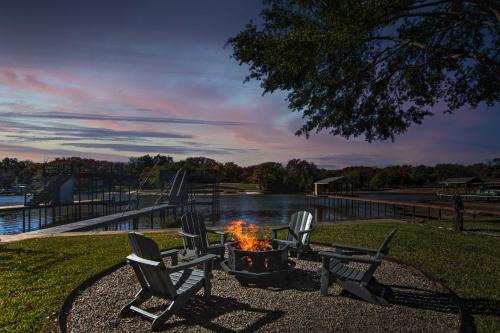 Lakefront Home with Dock in Mabank Near Golfing!
