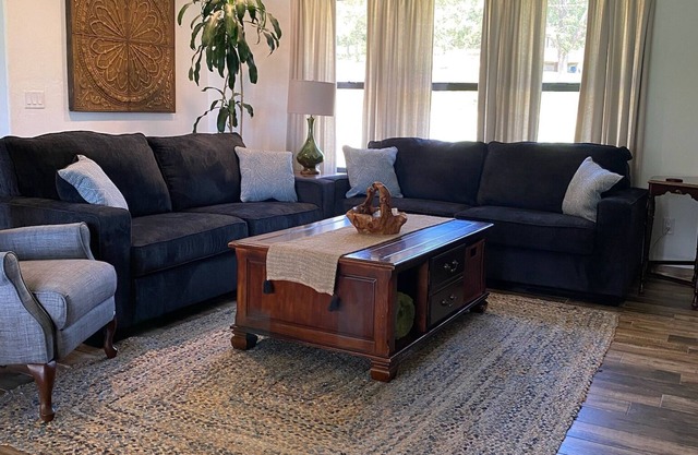 Lakefront House, Sleeps 20, Great for Family Gatherings, One hour from Tulsa