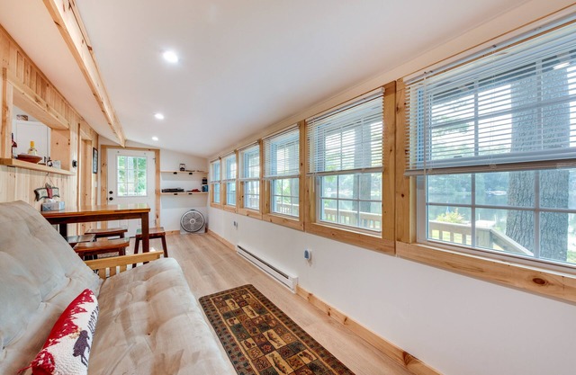 Lakefront Limerick Cottage w/Private Beach!