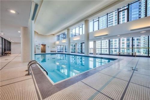 Lakefront living Downtown Toronto - Free Parking, Gym, Indoor Pool