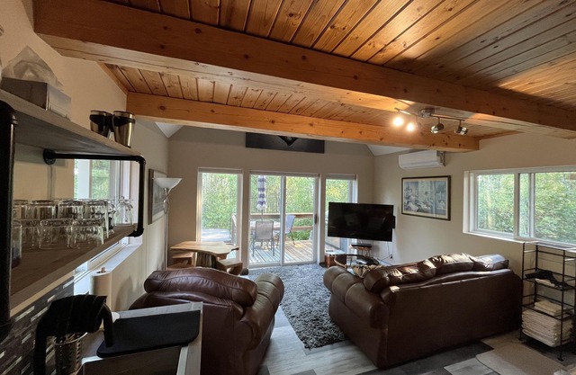 Lakefront Log Cabin with HOT TUB. Unique property with private lake access.