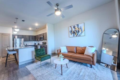 Lakefront Luxury King 1BR
