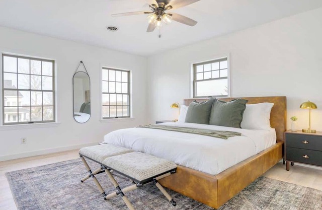 Lakefront Luxury: Private Hudson Valley House w/Direct Water Access 8 Guests
