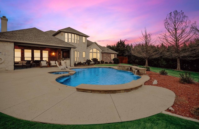 Lakefront Mansion with Pool and Cinema