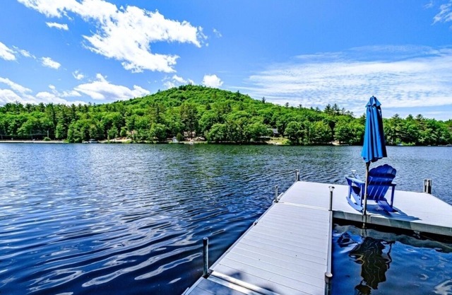 Lakefront Moose Pond Retreat
