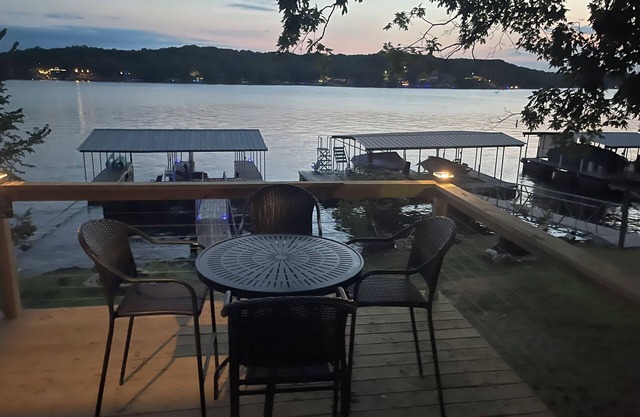 Lakefront newly remodeled 3 bed, 2 bath. Modern comfort meets lake charm