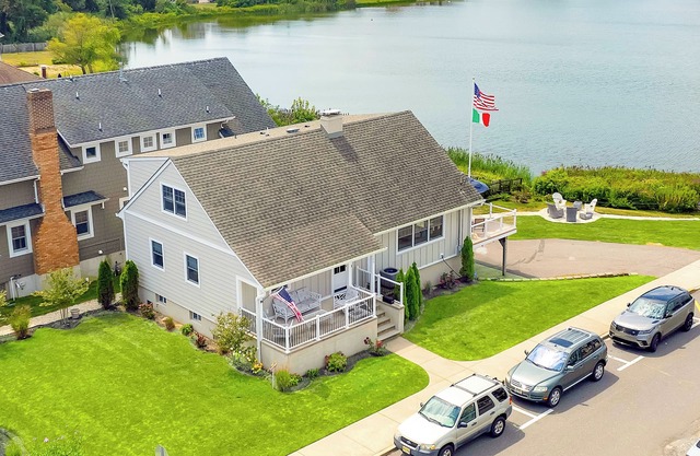 Lakefront "OceanBreeze" Home 5 BR 3Bth ~Beach Block