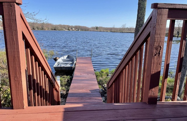 Lakefront Oasis, Dog-Friendly with Boat and Sauna included