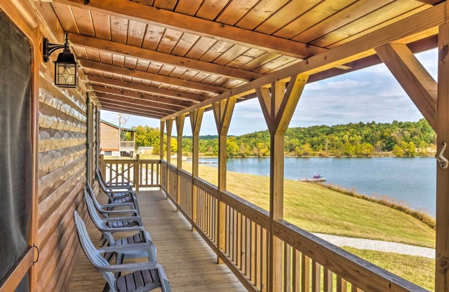 Lakefront Paradise: On-Site Hiking & Waterfall!