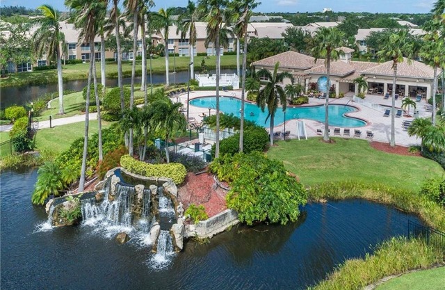 Lakefront, Pet Friendly, Resort Pool Community 2/2 End Unit Condo Near Beaches