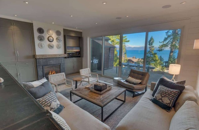 Lakefront|Pool|Pier|Bouys|Pickleball|Walk to town