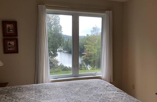 Lakefront Retreat on Beautiful Lac Echo!