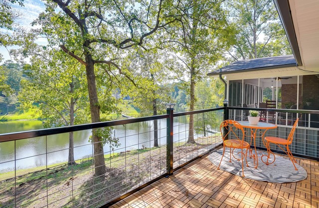 Lakefront Retreat in Jefferson w/Screened Porch!