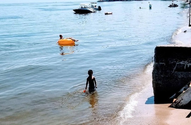 Lakefront! Sandy Beach! Lake Erie Fishing! 4BR/kayaks/PRIVATE!