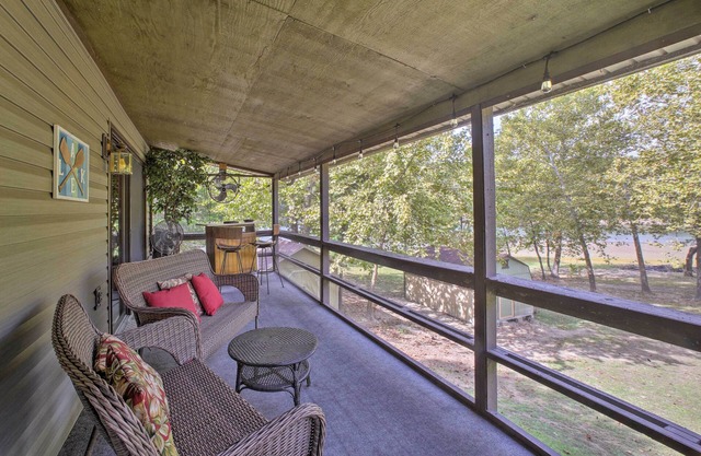 Lakefront Table Rock Home with Fire Pit!