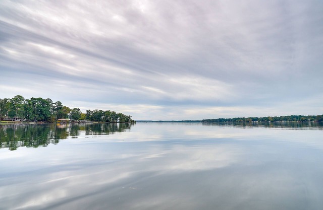 Lakefront Texas Abode w/Kayaks, Fire Pit & Patio!