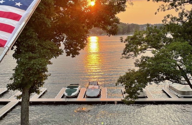 Lakefront Wisp Away/w Dock