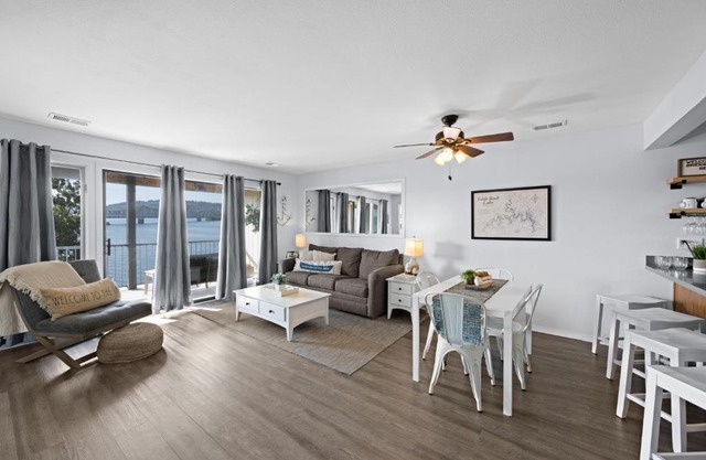 Lakefront with Pool Access! Near Silver Dollar City