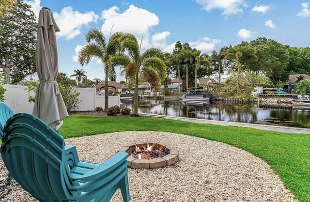 Lakehouse Living w/Firepit and Boat Dock to relax and Enjoy the Sunset