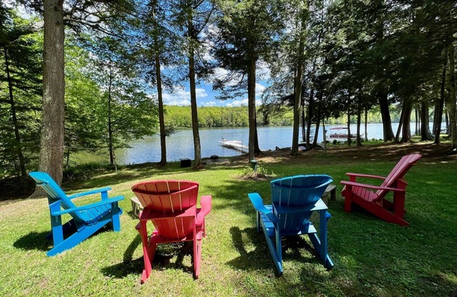 Lakehouse with 100ft of private waterfront on Lovejoy Pond