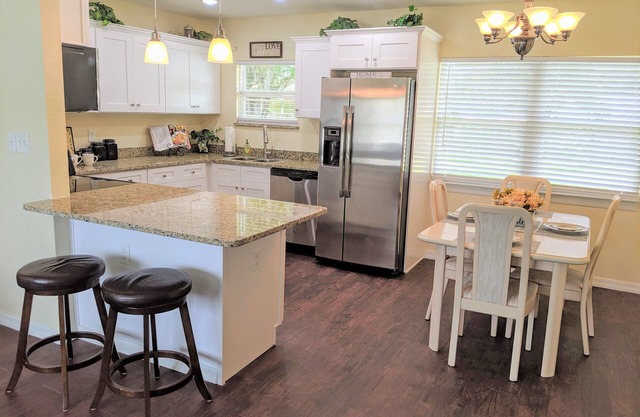 LAKELAND, FL SWAN CITY GET-AWAY ENTIRE HOUSE