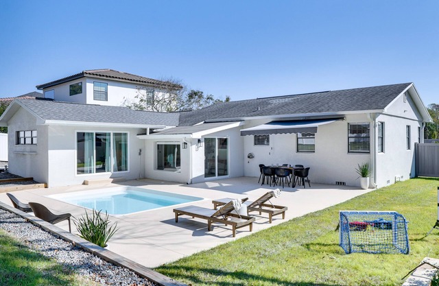 Lakeland Retreat w/Private Pool & Yard Games!