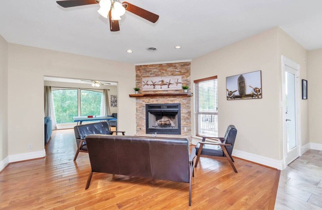 Lakeshore Escape with Breathtaking View