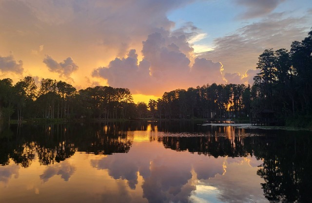 LAKESHORE RETREAT