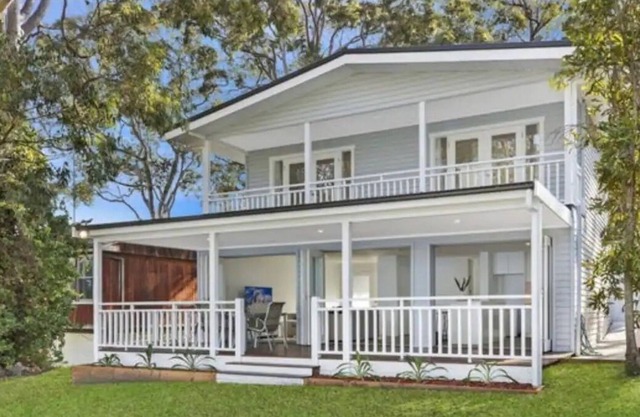Lakeside 3 bedroom holiday cottage