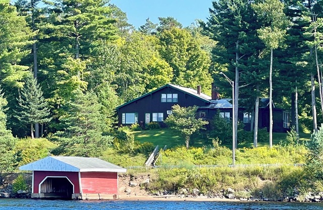 Lakeside Adirondack Lodge