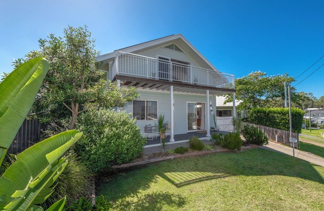 Lakeside Bliss - Your Coastal Family Escape