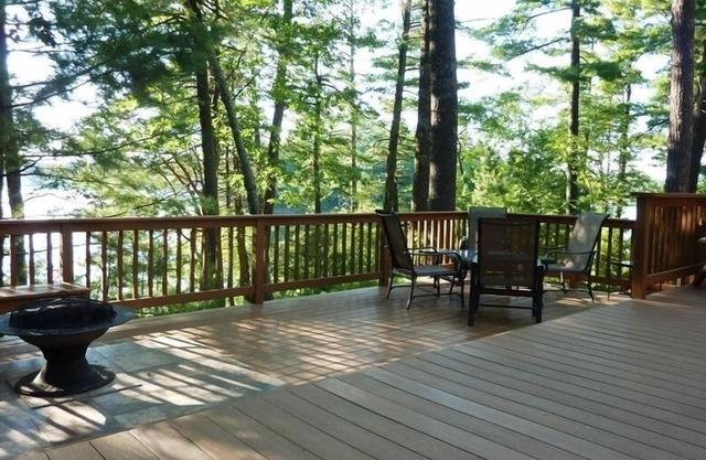 Lakeside Cottage in the Pines with Huge Deck, 40-foot Dock, and Sunset Views