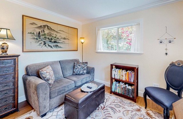 Lakeside home with inspirational water views, lush surroundings, & free WiFi