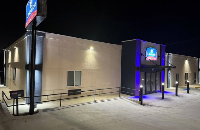 Lakeside Inn & Suites