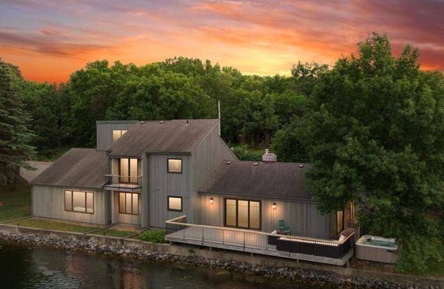 Lakeside Paradise: Your Serene Escape Awaits!