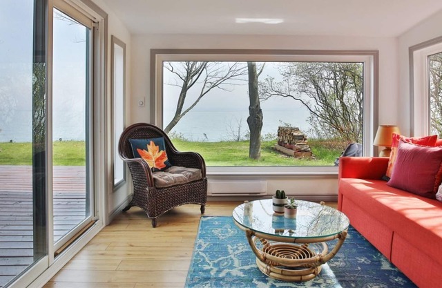 Lakeside PEC-waterfront getaway