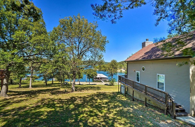 Lakeside Reeds Spring Home w/Pool Access & Deck!
