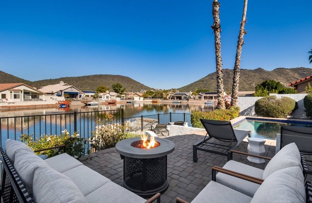 Lakeside Retreat - Heated Pool, Boat, Lake, Mountain Views 15 min to AZ Cardinals State Farm Stadium!