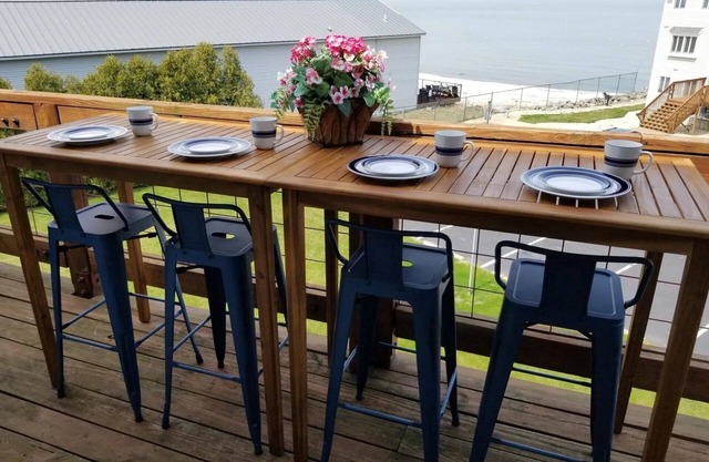 Lakeside Retreat- Lake Erie