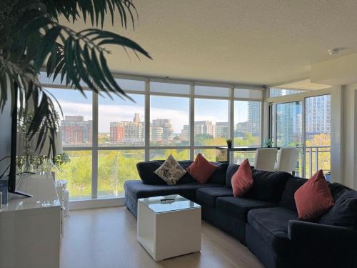 LakeView 2Bdrms 2Baths with 3 real beds and parking
