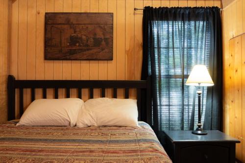 Lakeview Cedar Cabin - Whistle Stop - 2
