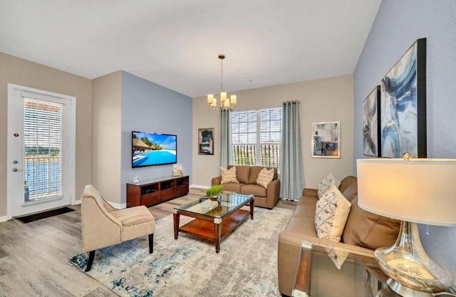 Lakeview Condo Directly Next To Pool Near WDW