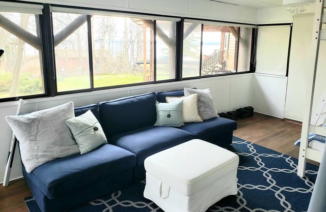 Lakeview Cottage 1 min to Sandy Beach