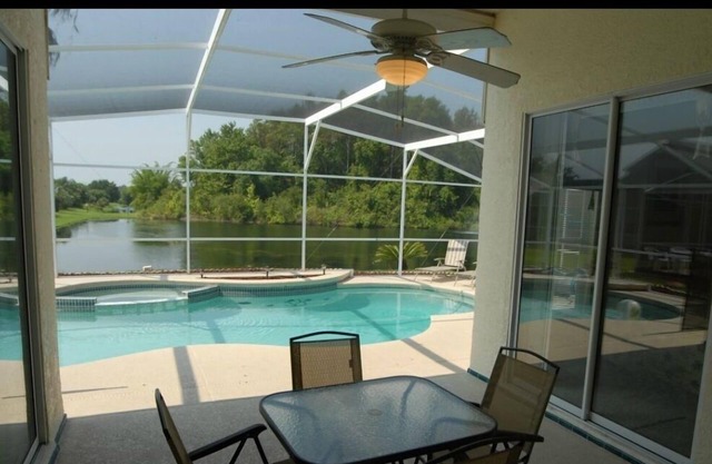 Lakeview, massage spa, tropical classic decor, quiet and secure neighborhood!