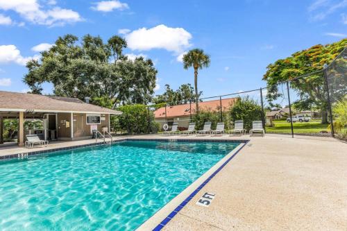Lakeview Retreat with Pool Games, Chill Vibes