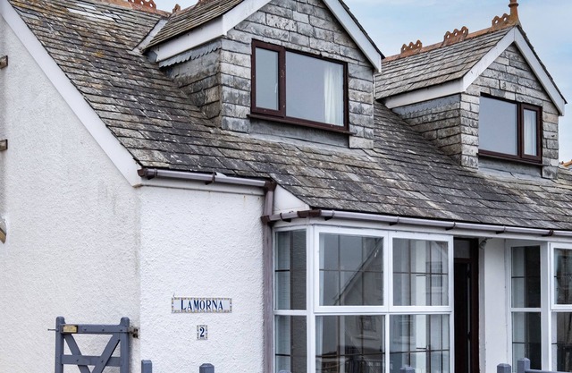 LAMORNA, pet friendly, country holiday cottage in Port Isaac